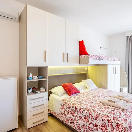 Alojamento de Acomodação e Pequeno-almoço Punta Stilo 4*