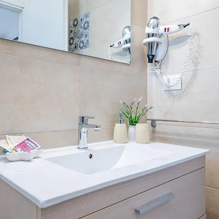 Punta Stilo Oda ve Kahvaltı 4*