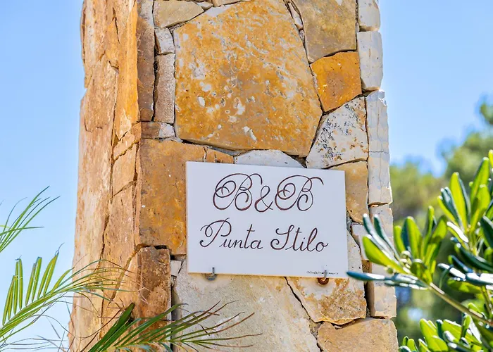 לינה וארוחת בוקר Punta Stilo 4*