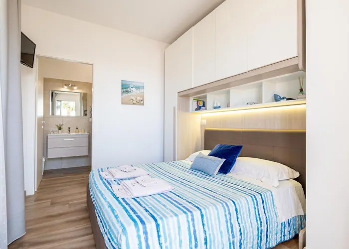 לינה וארוחת בוקר Punta Stilo 4*